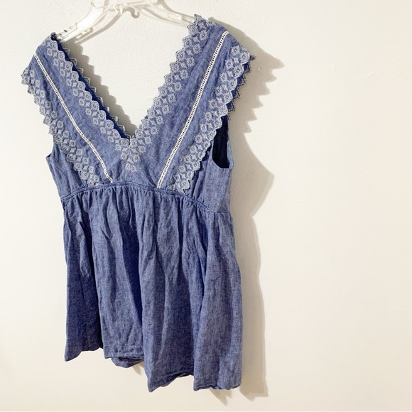 Isabel Maternity by Ingrid & Isabel Top Chambray White Embroidery Sleeveless💙🤍 - Picture 4 of 11